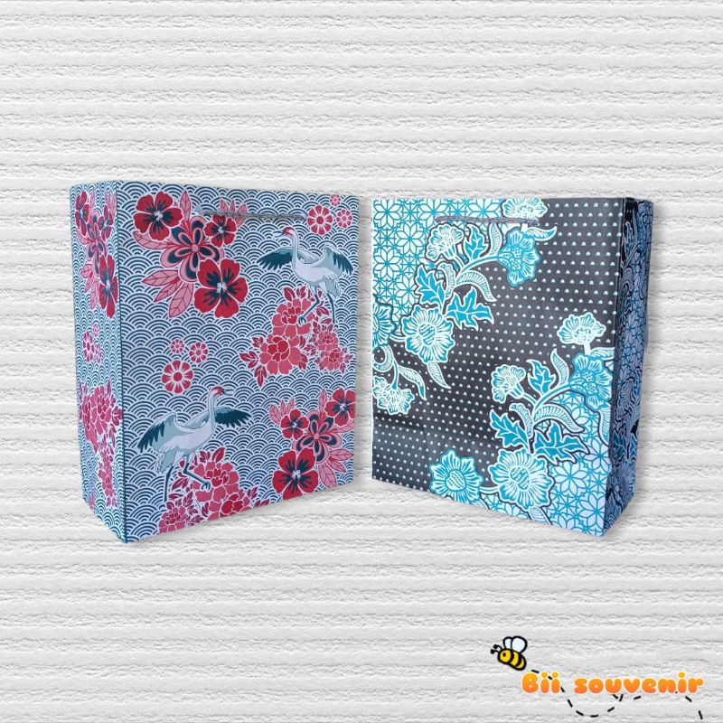 

PAPER BAG BATIK, TAS KERTAS BATIK UKURAN 9,5X20X25