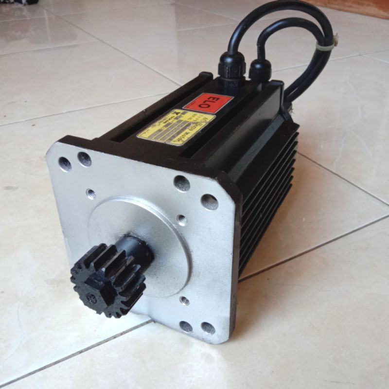Dinamo Motor  AC Servo Yaskaw Electric Japan 380W 1500rpm