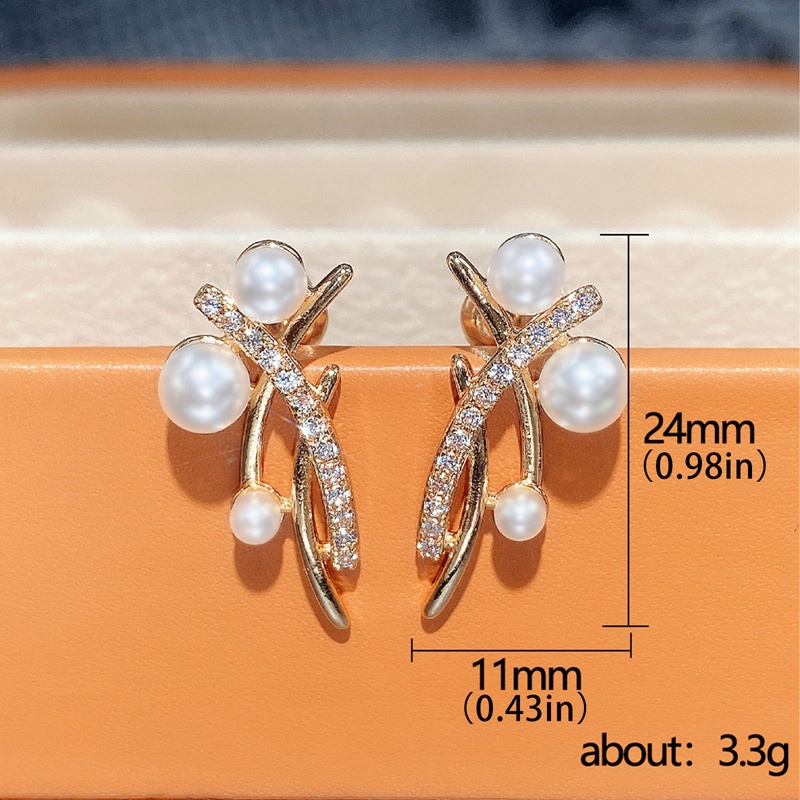 Anting Tindik Desain Garis Silang Aksen Mutiara Warna Emas Untuk Wanita