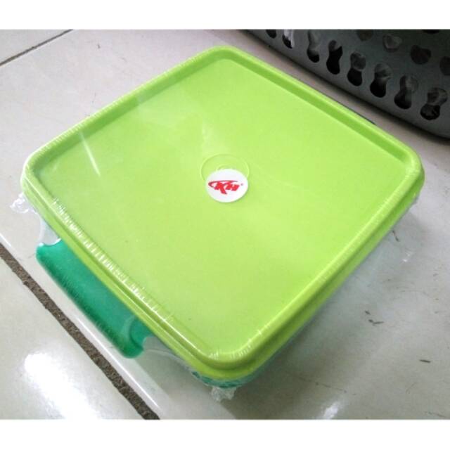 Kotak Makan Warna / Lunch Box / Bekal Bahan Plastik Tebal