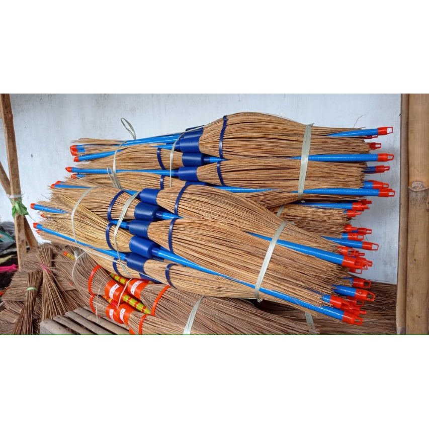[ Bayar ditempat!! ] Super Best Quality Sapu Lidi Gagang | Sapu Taman Lidi Putih Bersih | Lakop Gelas | Peralatan Kebersihan Rumah Dan Taman Harga Ekonomis-1