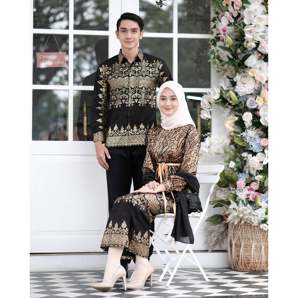 ADA JUMBO - SHOPASHOP SOLO BATIK Kebaya Couple Aldera Prodo Tulle Mutiara Adera Sania Ruffle Batik-Hitam