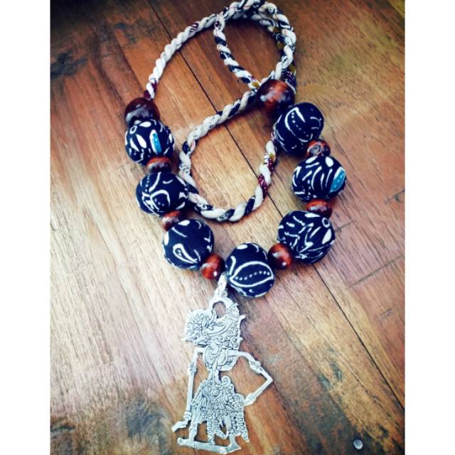 Kalung batik unik wayang