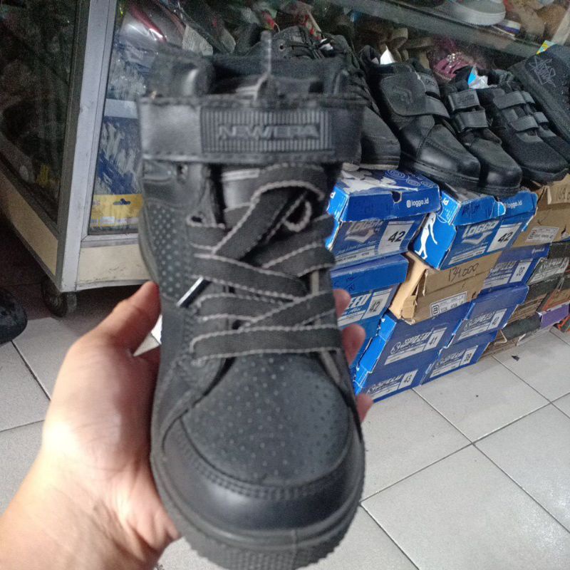 sepatu sekolah new era jiwok hitam polos size 30-37