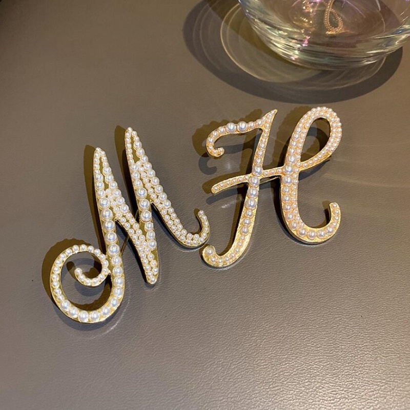 Bros Bentuk Huruf M Aksen Mutiara Warna Emas Untuk Wanita