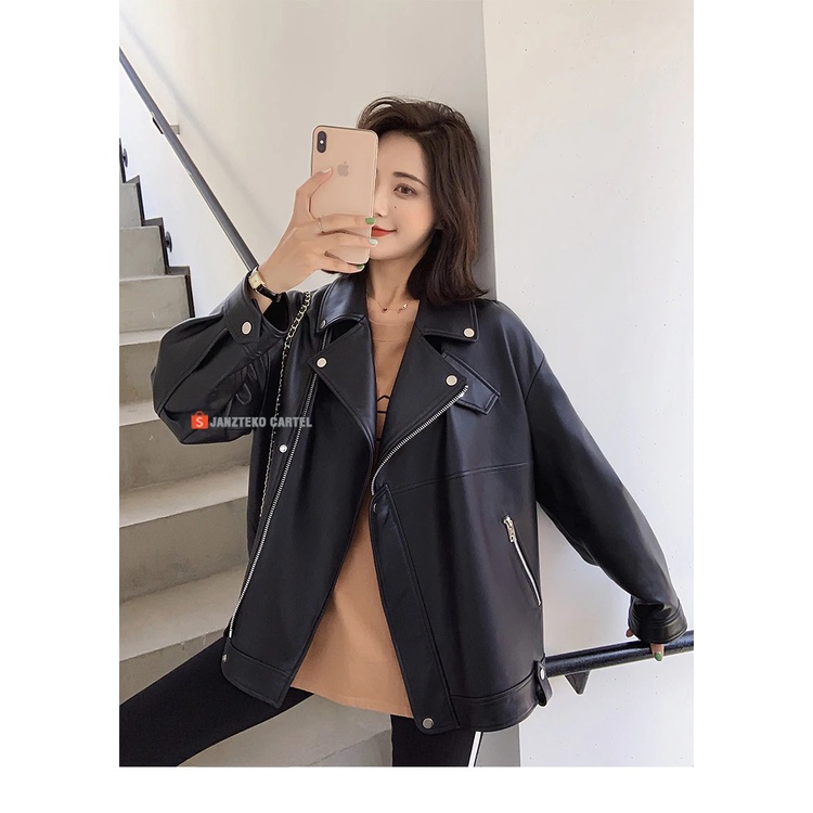 JNK x VANESA - Jaket Kulit Wanita Oversize Casual Branded Bahan Semi Kulit Sintetis Viena Faux Synthetic Leather Premium Original Jacket Oversized Women Ladies Longgar Zipper Resleting Lengan Panjang Cewek Perempuan Outwear Atasan Kulit Oscar Imitasi 2021