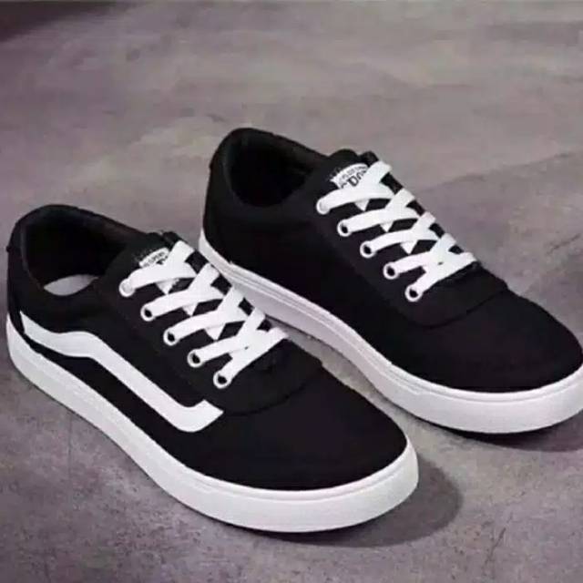 Sepatu Vans pria&wanita hitam putih