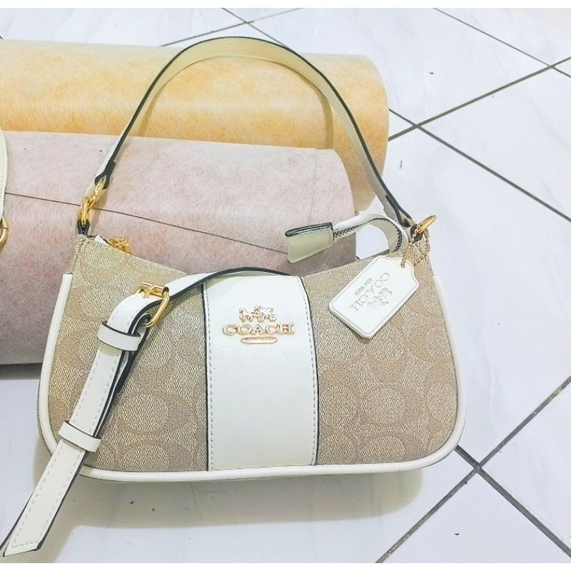 COACH SWINGER Best Seller Top Handle Signature