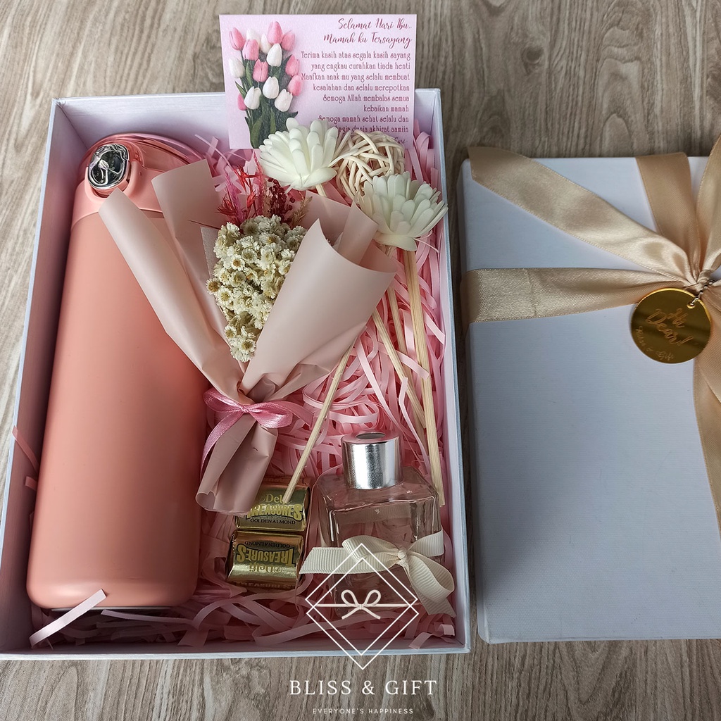 

Blissbox Fresh Pink (Hampers/Gift Box /Kado UlTah/Kado Wisuda/Kado Anniversary/Souvenir)