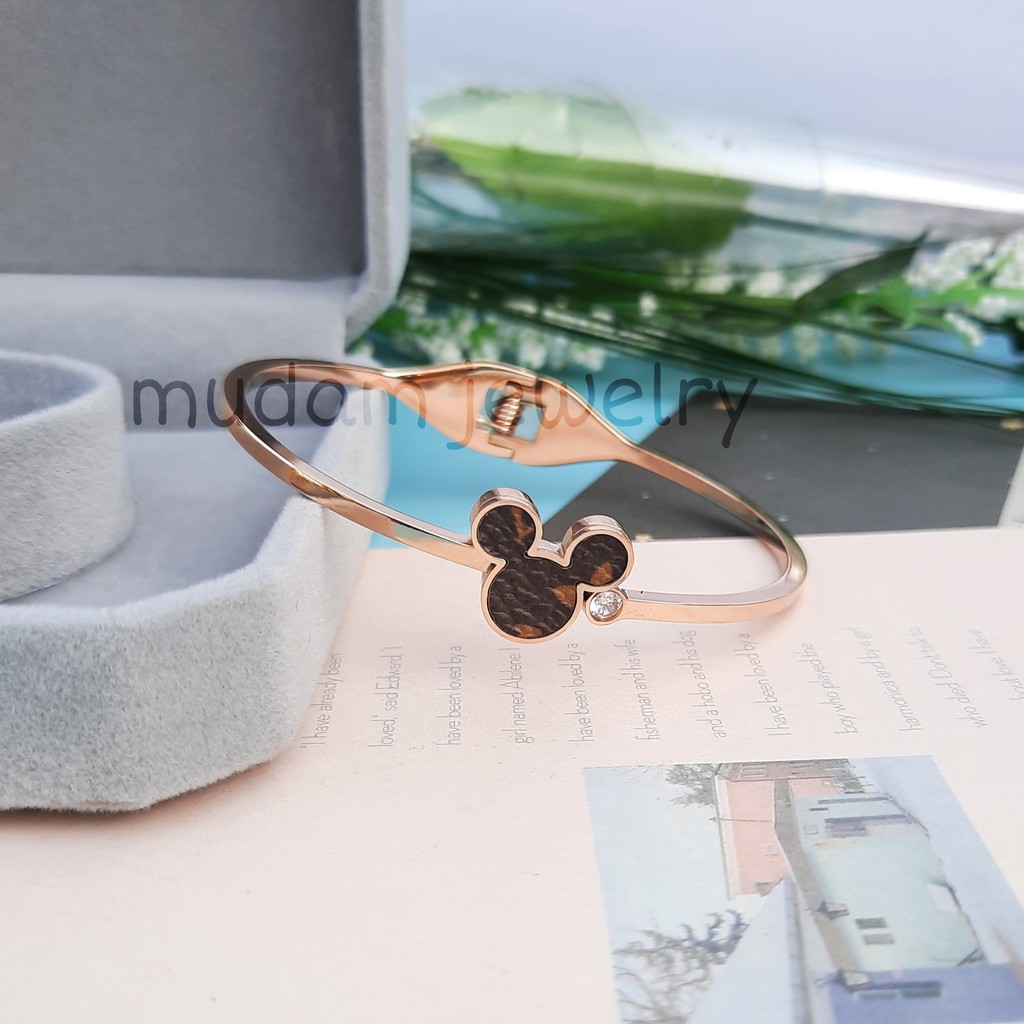 Gelang Bangle Titanium L* Model Mickey Aksen Diamond Tersedia Warna Rose Gold, Gold, dan Silver