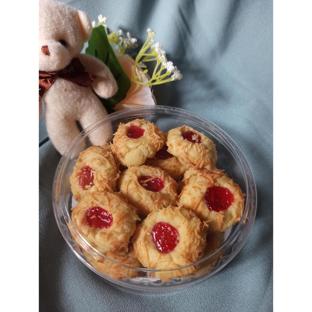 

Strawberry Thumbprint Kukie