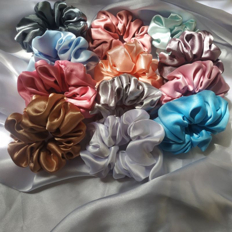 

scrunchies satin (season 1)