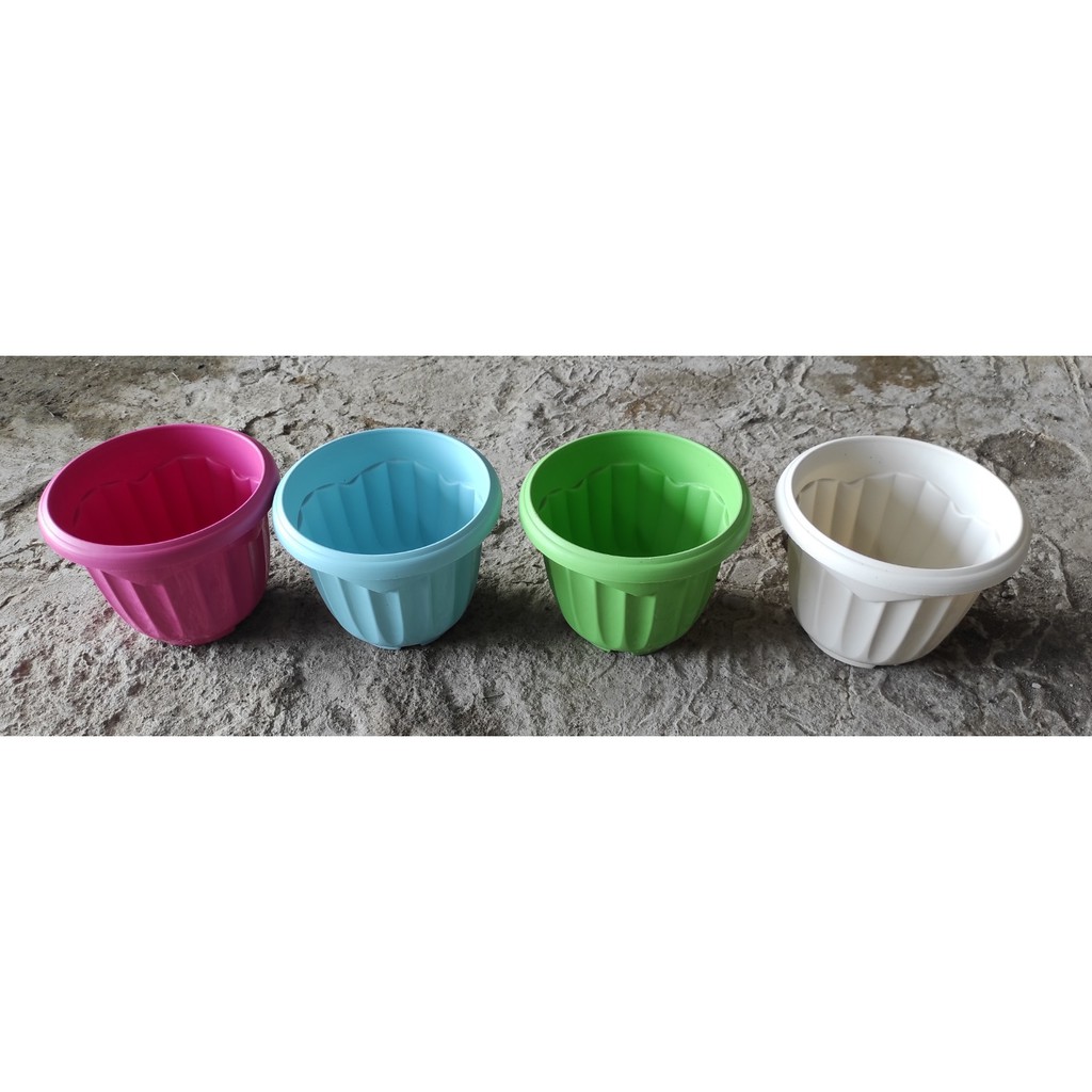 POT PLASTIK WARNA/ POT TANAMAN / POT BUNGA PLASTIK WARNA WARNI 15CM