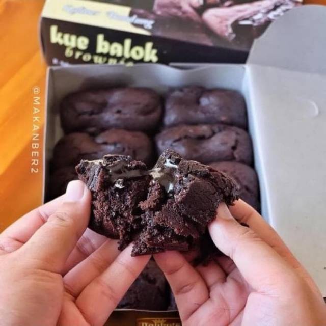 

Kue balok brownies mahkota
