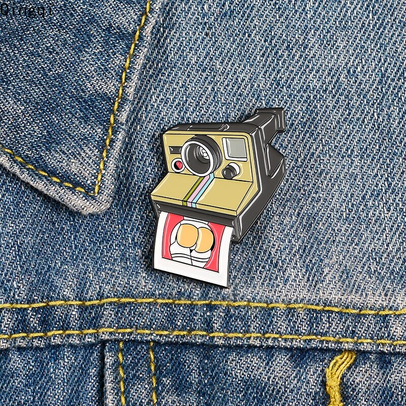 Bros Pin Enamel Bentuk Kartun Pantat Kamera Lucu Gaya Retro