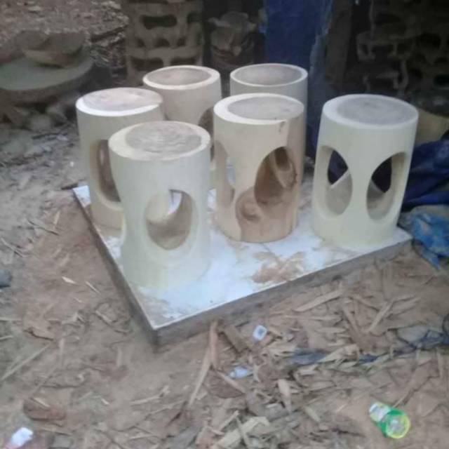 Kursi stool bulat kayu suar/trembesi