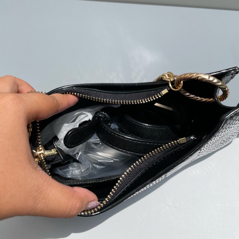 Snake Effect Shoulder Bag