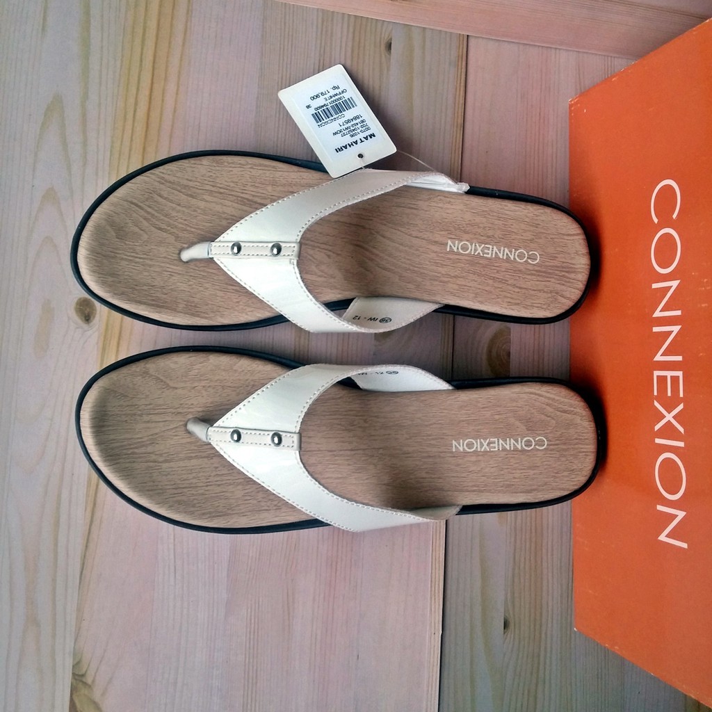 CONNEXION IW12OW Sandal Jepit Flat Wood Off White Wanita Casual / Santai Original Matahari