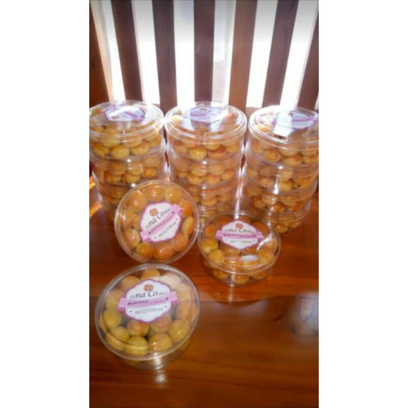 

aneka kue kering, nastar, putri salju,kastengel,kuekacang,lidahkucing