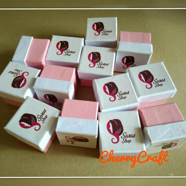 

Kotak Kado Packing ukuran 5x5x5 cm cetak nama atau logo