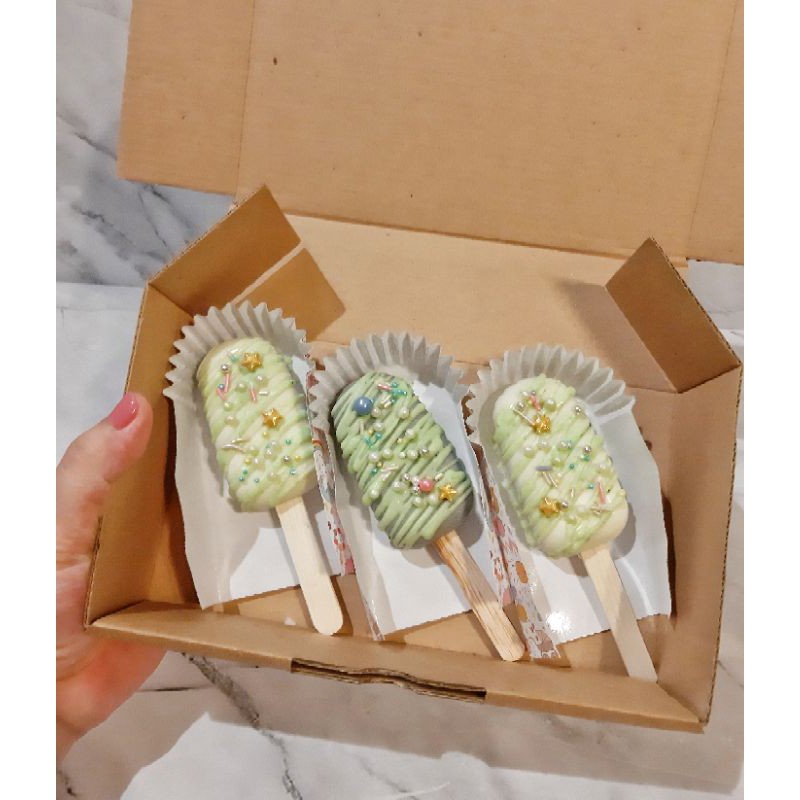 

Cakesicles with sprinkles custom cake (BOX OF 4)