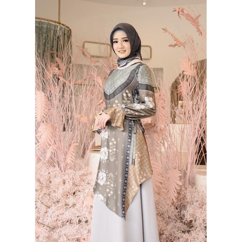 Rafflesia Blouse by Wearing klamby