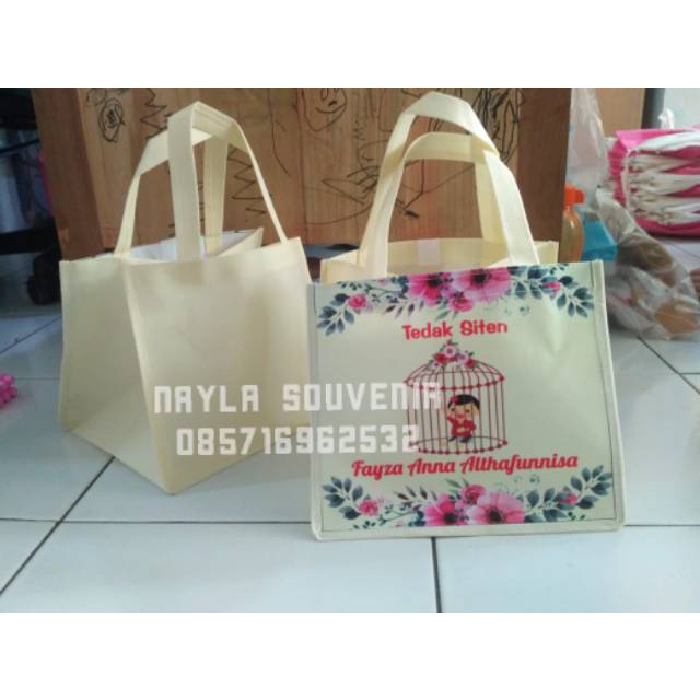 

Tas souvenir tedak siten muat kotak nasi 20x20 cm