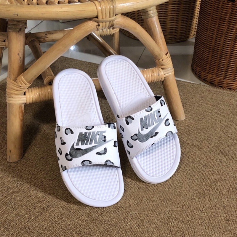 nike benassi animal print