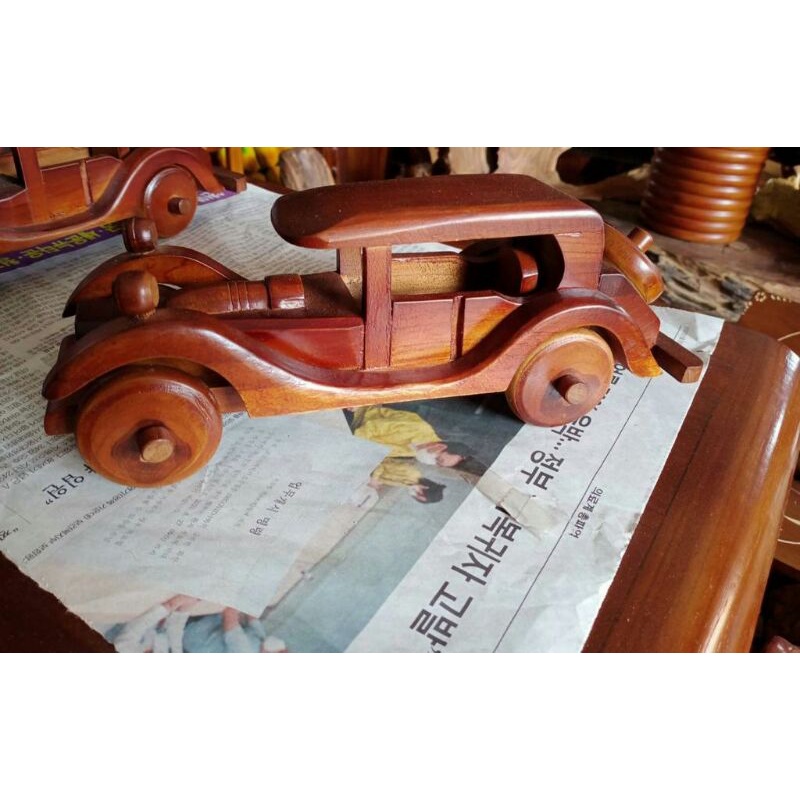 PATUNG PAJANGAN MOBIL KAYU JATI