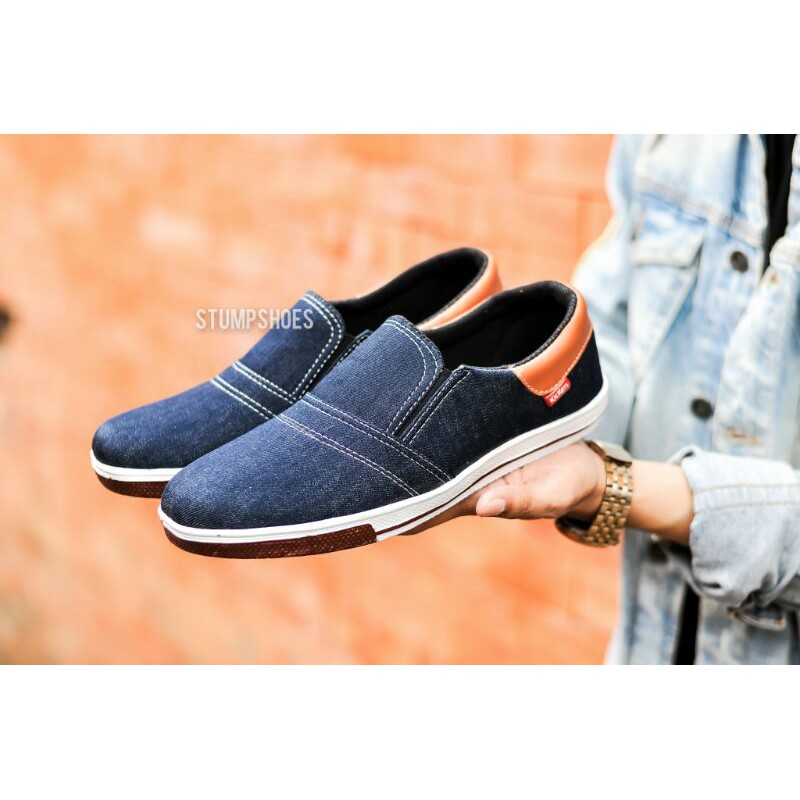 Sepatu Slip On Pria