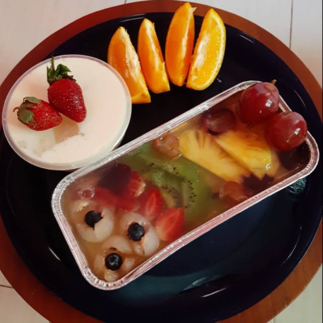 

Puding buah segar Vla Yogurt