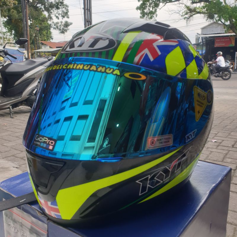 Helm KYT r10 motif_ KYT R10 Paket Ganteng