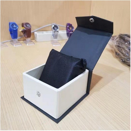 Kotak Box Jam Tangan Kancing Premium