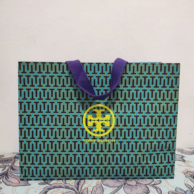 

BISA BAYAR DITEMPAT paperbag tory burch medium / paper bag tory burch / dustbag tory burch TERLARIS