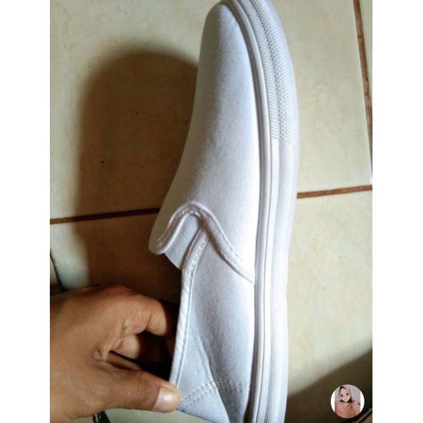 Sepatu Wanita Putih Polos Tanpa Tali / Sepatu Haji Bahan Kanvas