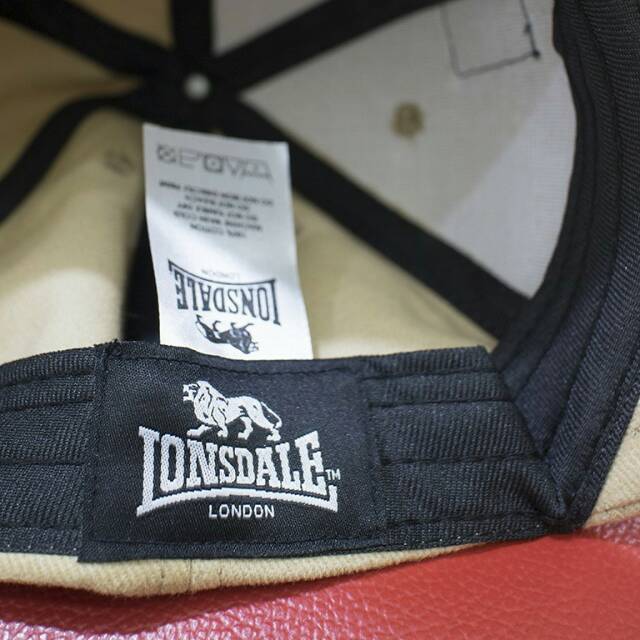 Topi casual LONSDALE besi tembus gambar