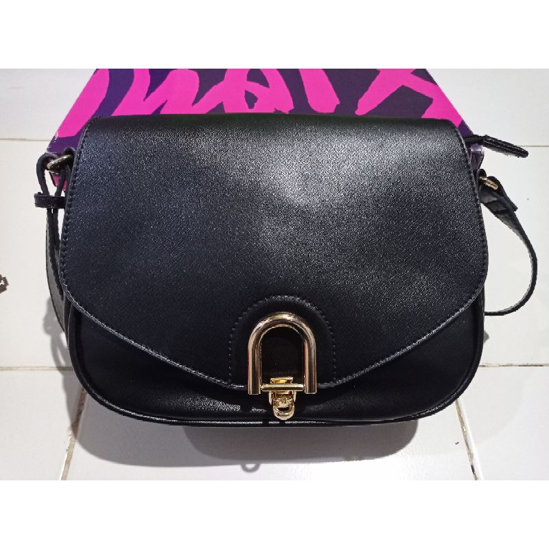 Preloved Tas Elizabeth Hitam