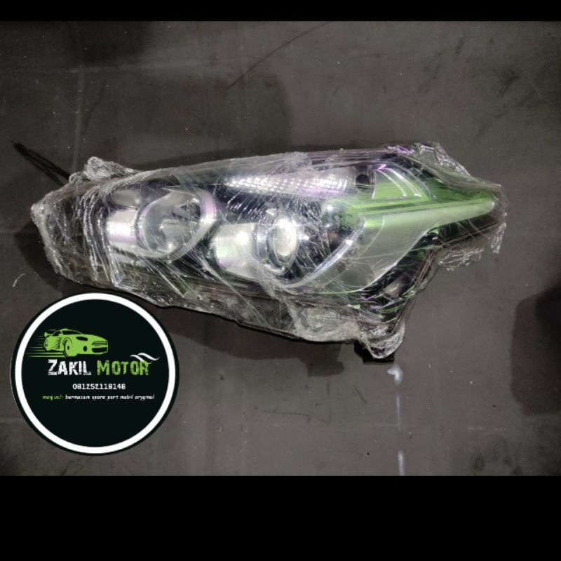 Headlamp lampu depan sienta