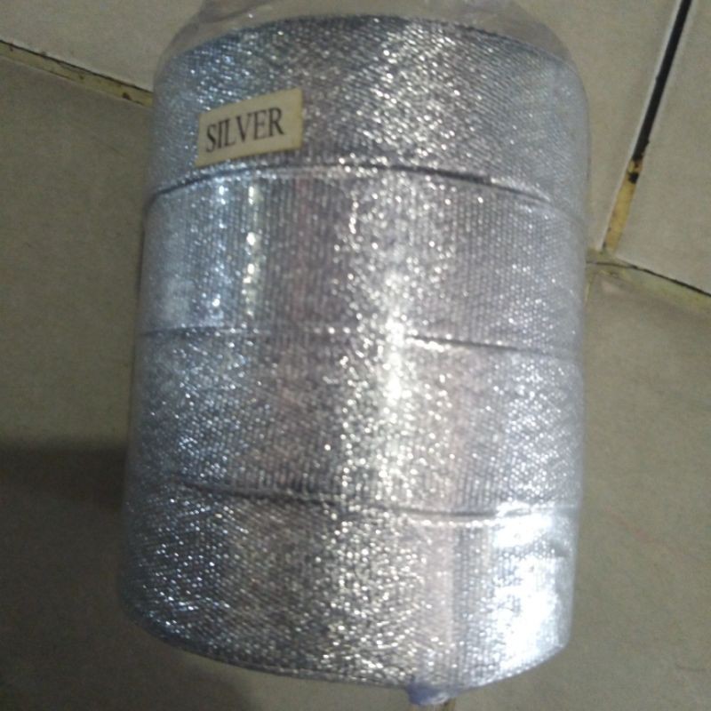 pita satin warna silver ukuran 2.5cm per roll