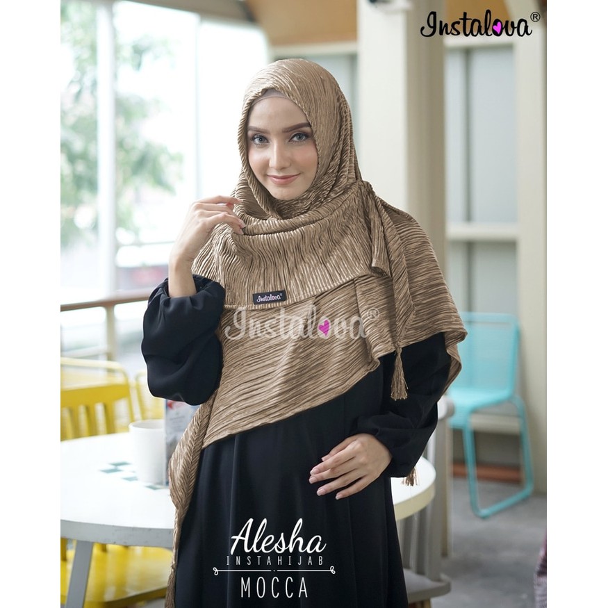 Hijab Instant simple Segitiga tassel Satin Plisket Alesha instalova _hijab instant