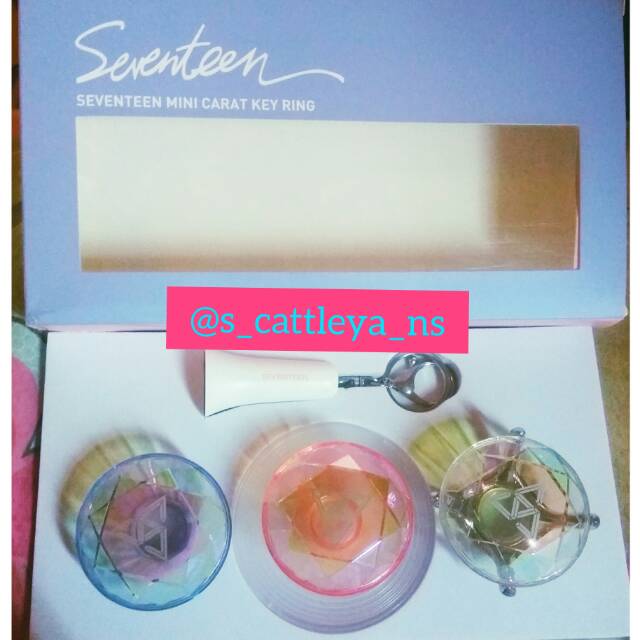 Seventeen mini carat keyring