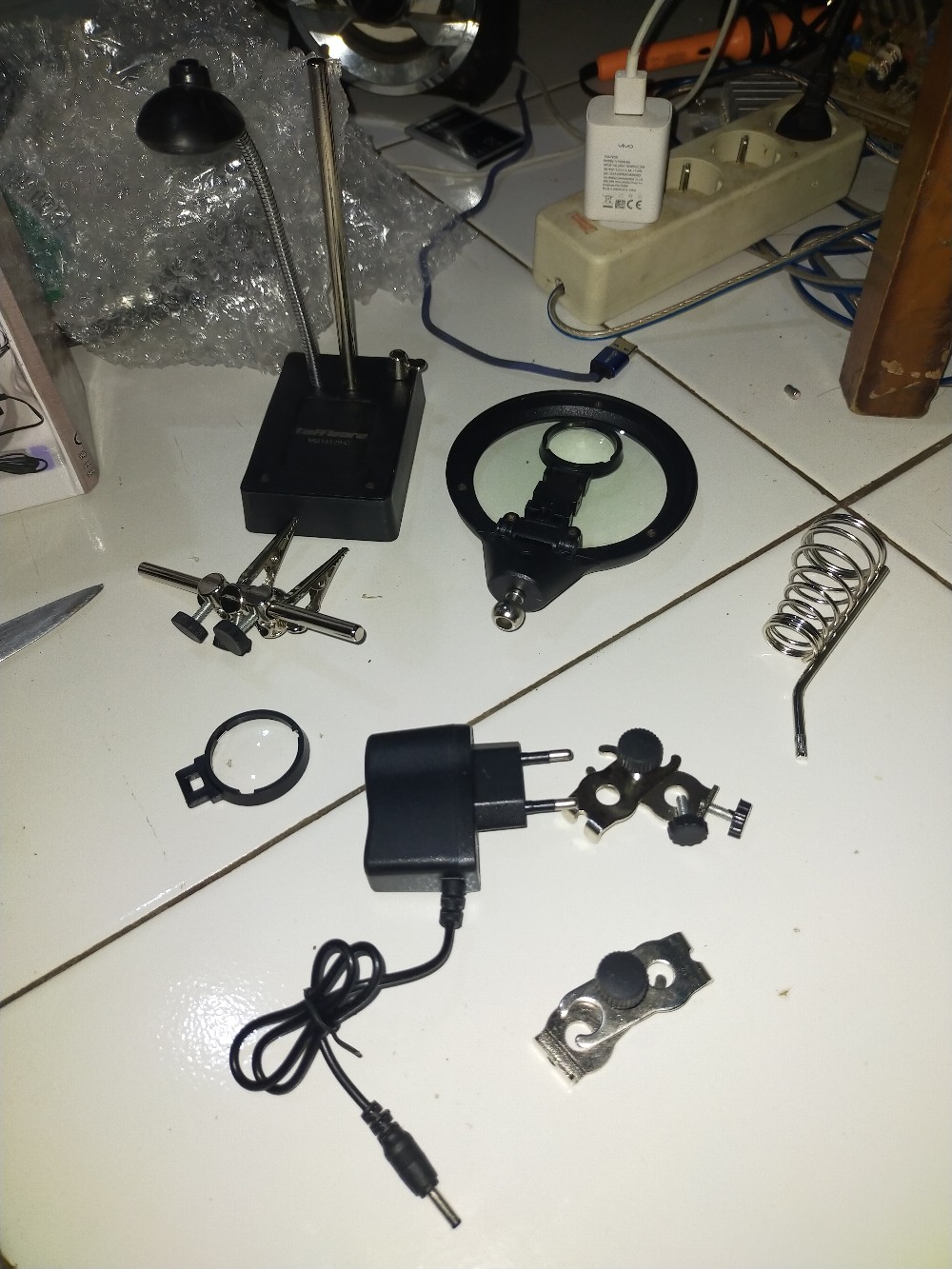 Promo Helping Hand Alat Pegangan Solder + Kaca Pembesar + Lampu Led - Mg16129-c Murah