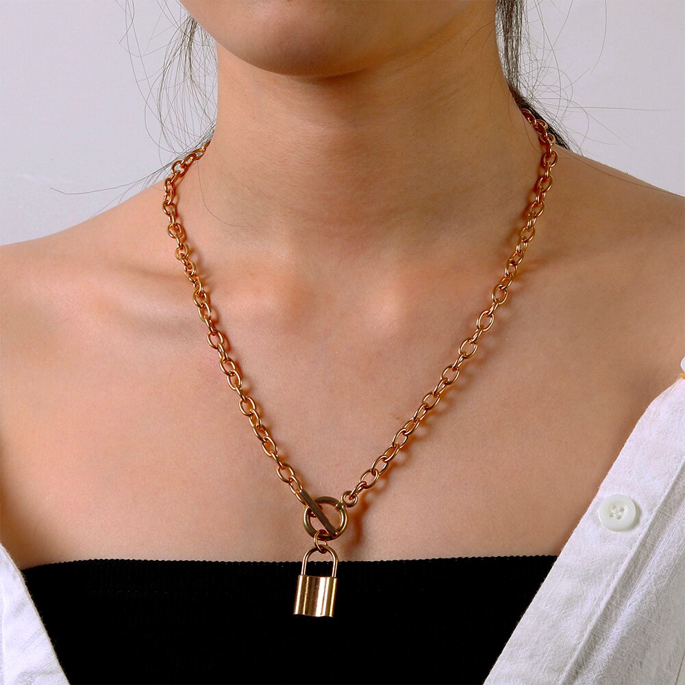 Kalung Rantai Multilayer Dengan Liontin Gembok Koin Gaya Vintage Untuk Wanita