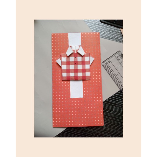 

Amplop Red Shirt Origami Red Square