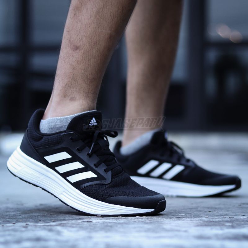 Adidas Sepatu Running Galaxy 5 - Core Black/Cloud White