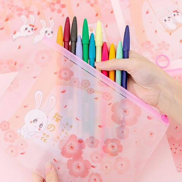 

ZIPPER BAG SERBAGUNA BISA UNTUK TEMPAT PENSIL DAN ALAT TULIS / TEMPAT KOSMETIK / TEMPAT SOUVENIR / TEMPAT MASKER / POUCH MOTIF SAKURA PINK RABBIT LUCU CUTE