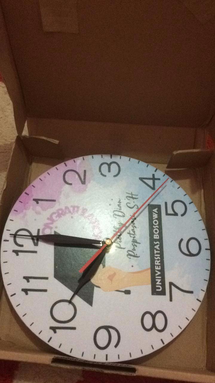 (kw) Jam Dinding Kayu Custom Foto Dan Tulisan Kado Unik Wisuda