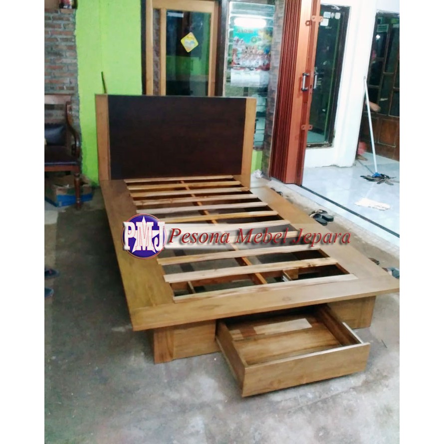 Ranjang atau Dipan Minimalis Laci 1 Depan Kayu Jati Ukuran 120 cm dan 140 cm