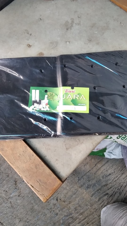 Isi 500 Gram -/+ 20 Pcs Polibag Tanaman 35/17,5 X 35 Cm