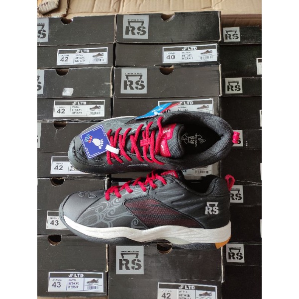 sepatu badminton Rs ltd original